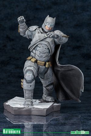 BATMAN v SUPERMAN: DAWN OF JUSTICE MOVIE BATMAN ARTFX+ STATUE