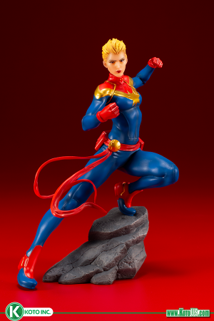 MARVEL COMICS AVENGERS SERIES CAPTAIN MARVEL ARTFX+ STATUE