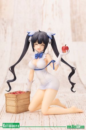 IS IT WRONG TO TRY TO PICK UP GIRLS IN A DUNGEON ~ HESTIA ANI*STATUE | SMILING EXPRESSION