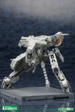 METAL GEAR SOLID IV: GUNS OF THE PATRIOTS REX PLASTIC MODEL KIT