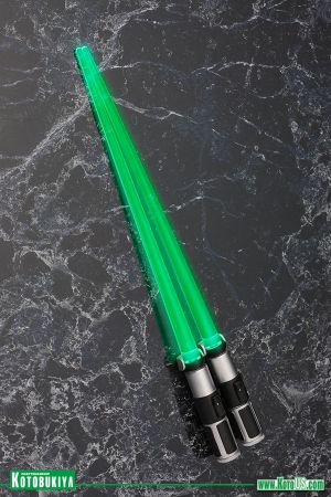 STAR WARS YODA LIGHT UP LIGHTSABER CHOPSTICKS